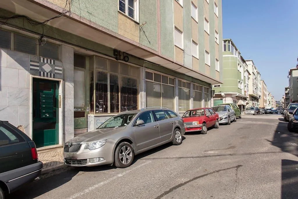 民宿 Moscavide Nº 1 M1 Rooms Lisboa